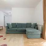 Apartmán Ines - Modern 2br With Garden Views