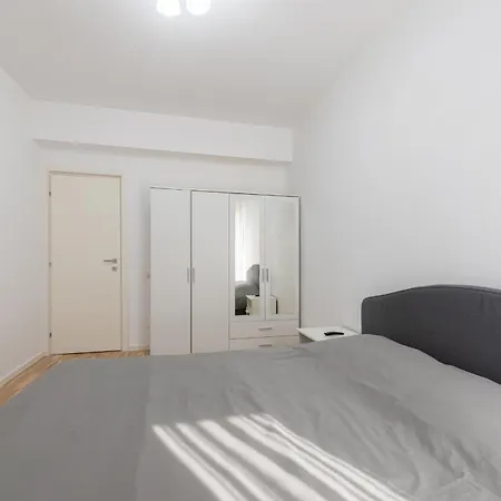 Lejlighed Ines - Modern 2br With Garden Views *
