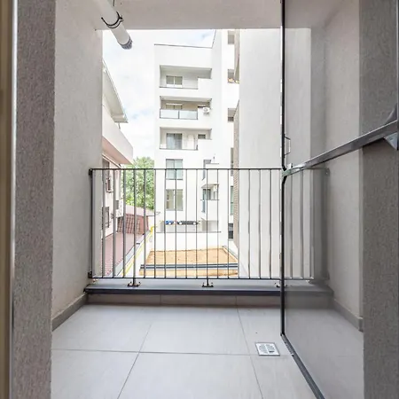 Apartman Ines - Modern 2br With Garden Views *