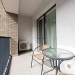 Ines - Modern 2br With Garden Views Apartment Bucharest