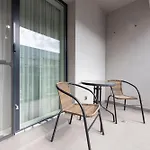 شقة Ines - Modern 2br With Garden Views *