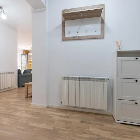 Daire Ines - Modern 2br With Garden Views Bükreş