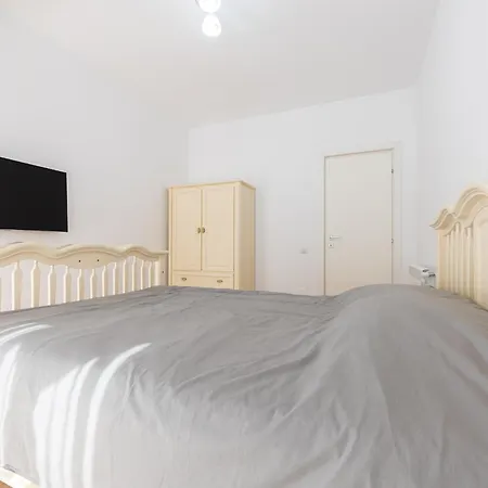 Ines - Modern 2br With Garden Views Apartment *