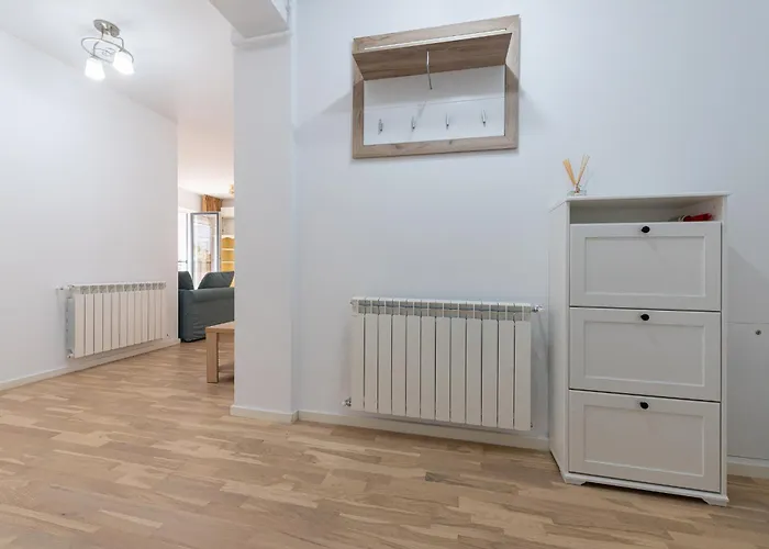 Daire Ines - Modern 2br With Garden Views Bükreş