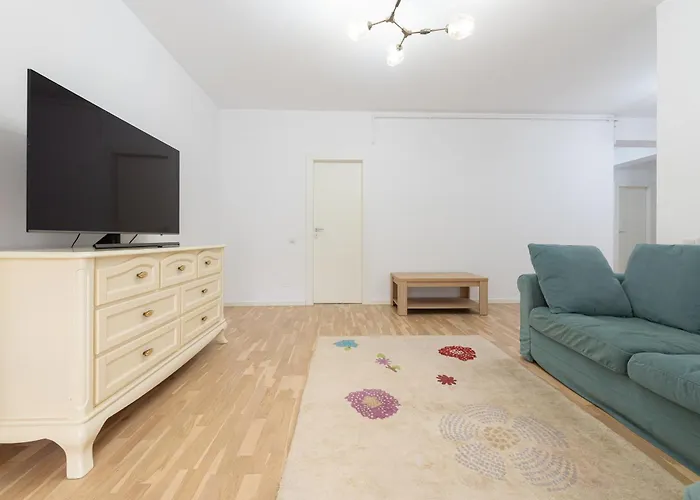 Ines - Modern 2br With Garden Views * Bükreş