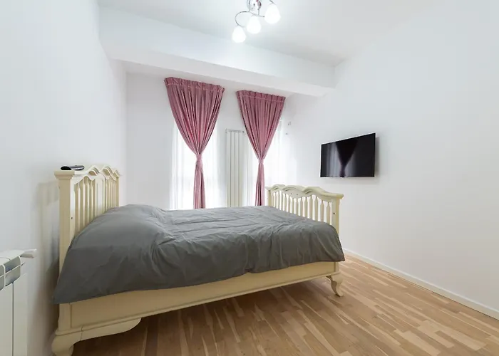 Ines - Modern 2br With Garden Views * Bucareste