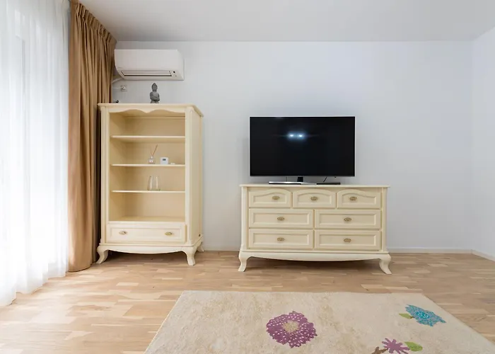 Ines - Modern 2br With Garden Views Daire *
