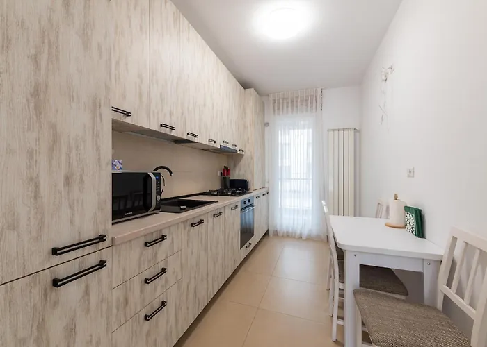 Daire Ines - Modern 2br With Garden Views Bükreş