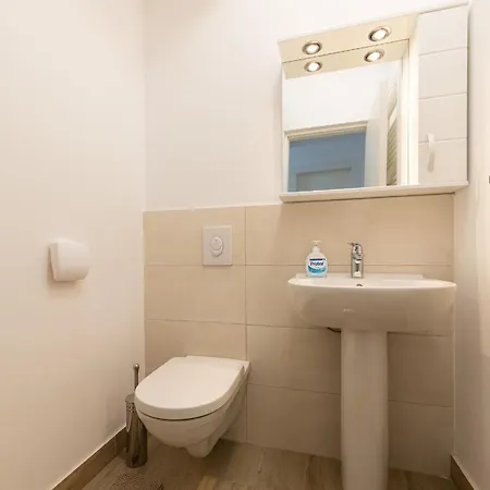 Ines - Modern 2br With Garden Views Βουκουρέστι