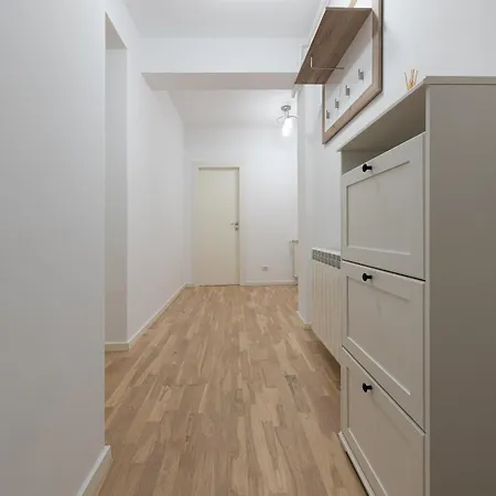 Ines - Modern 2br With Garden Views Βουκουρέστι