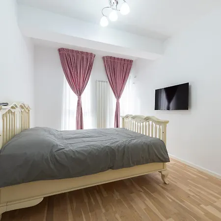 Ines - Modern 2br With Garden Views * Bucharest