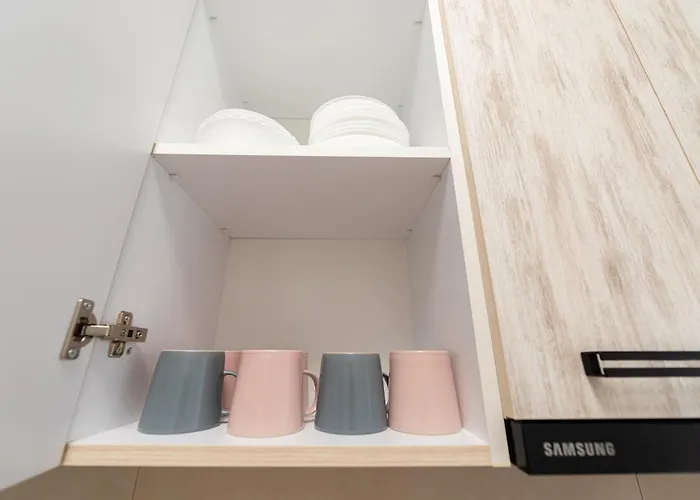 Apartment Ines - Modern 2br With Garden Views