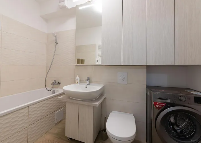 Ines - Modern 2br With Garden Views