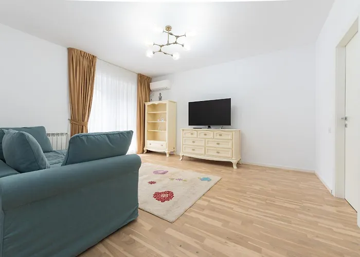 Ines - Modern 2br With Garden Views Apartment