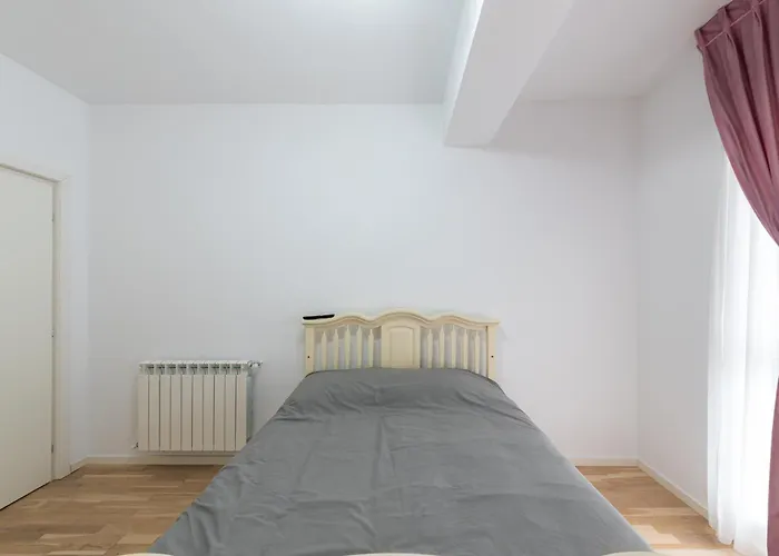 Ines - Modern 2br With Garden Views *