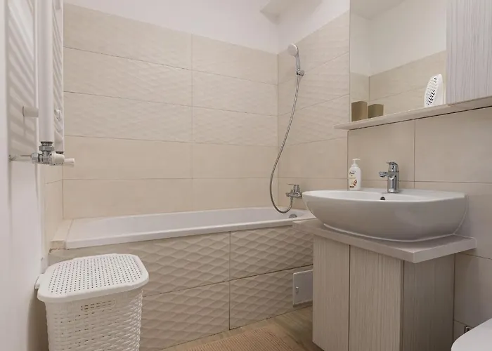 Ines - Modern 2br With Garden Views *